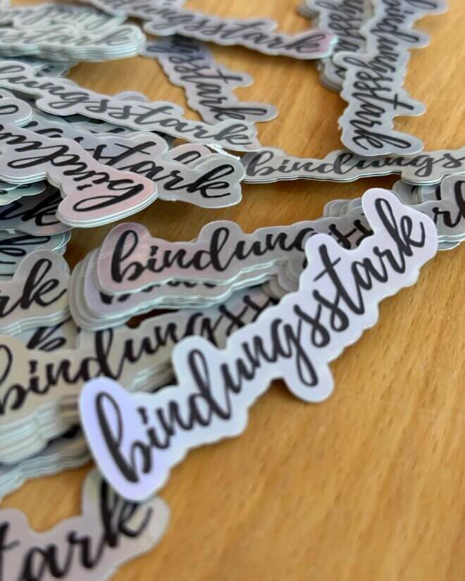 Sticker "bindungsstark" (holografisch / glänzend)