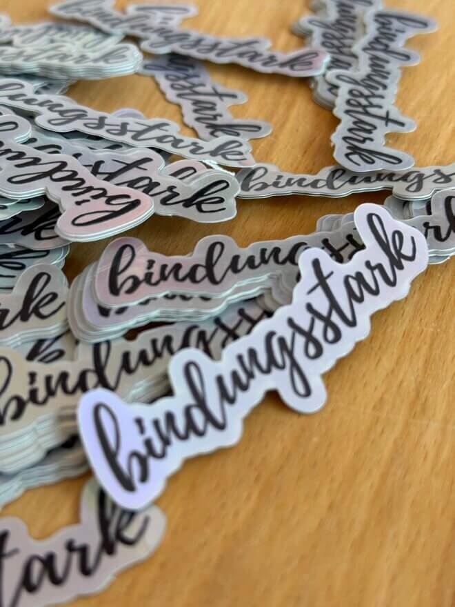 Sticker "bindungsstark" (holografisch / glänzend)